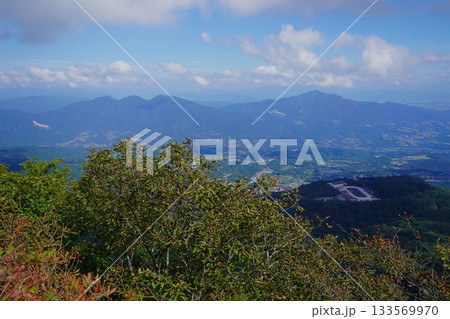 榛名山雌岳からの十二ヶ岳・中ノ岳・小野子山・子持山 133569970