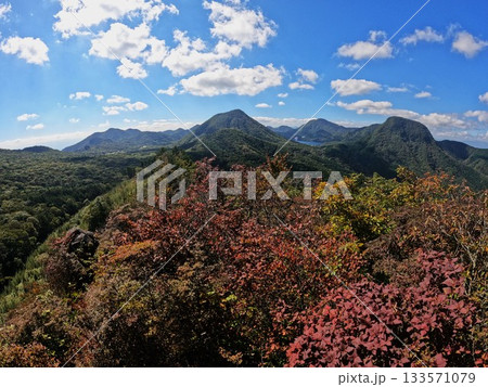 榛名山臥牛山からの紅葉と外輪山の山々 榛名山臥牛山からの紅葉と外輪山の山々 133571079
