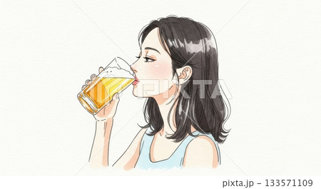 グラスビールを飲む女性の横顔イラスト 133571109