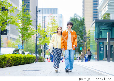 カップル　デート 133571222