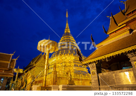 The golden pagoda of Wat Phra That Doi Suthep, Chiang Mai Province, Thailand, is exquisitely beautiful and sparkling at night. 133572298