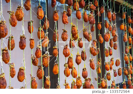 干し柿　つるし柿 133572564