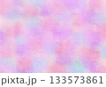 水彩の滲みピンクの背景 133573861