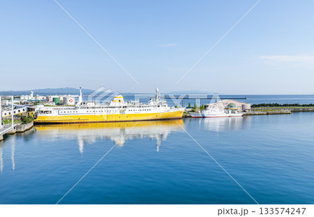 青森県青森市 青函連絡船メモリアルシップ八甲田丸と青森港の風景 青森県青森市 青函連絡船メモリアルシップ八甲田丸と青森港の風景 133574247