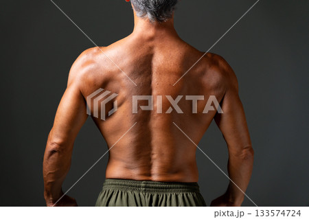 ボディービルダー　肉体美　パーツ 133574724