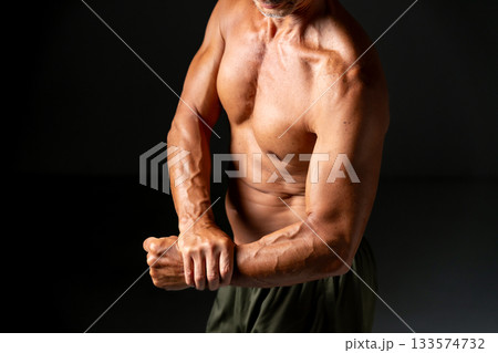 ボディービルダー 肉体美 パーツ ボディービルダー 肉体美 パーツ 133574732