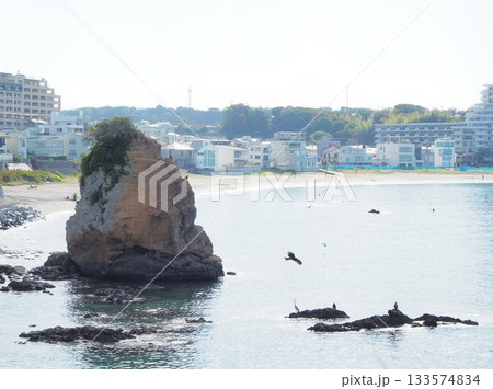 神奈川県 秋谷の立石と街並み 10月 神奈川県 秋谷の立石と街並み 10月 133574834