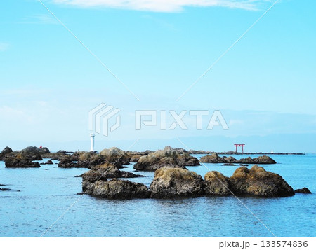 神奈川県　森戸海岸の景観　10月 133574836