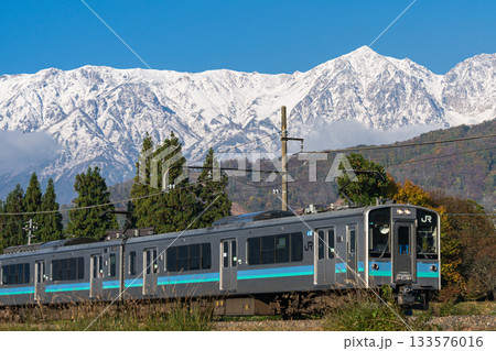 白馬三山と大糸線 133576016