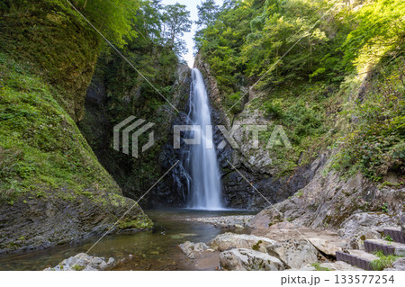 青森県の秘境・白神山地を流れる暗門第2の滝 青森県の秘境・白神山地を流れる暗門第2の滝 133577254