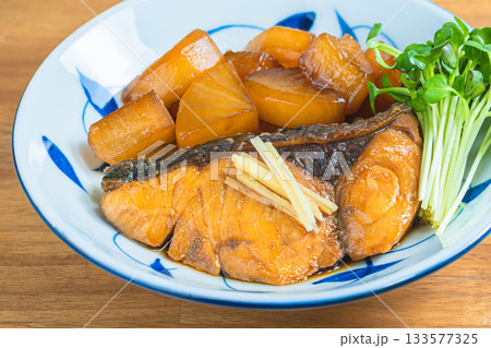 ヒラマサと大根の煮物 133577325