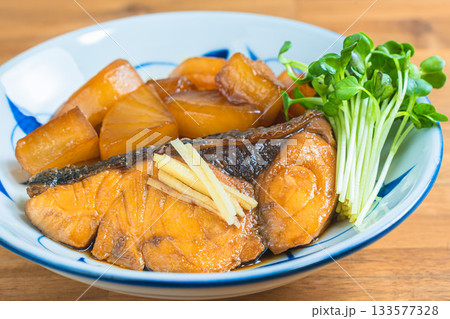 ヒラマサと大根の煮物 133577328