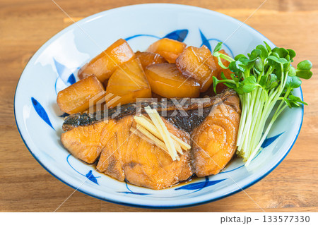 ヒラマサと大根の煮物 ヒラマサと大根の煮物 133577330