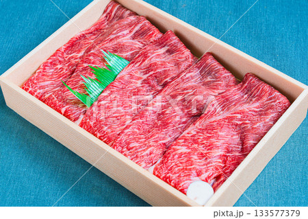 神戸牛の肩肉スライス 133577379