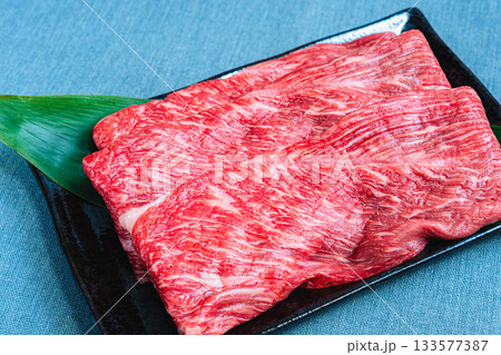 神戸牛の肩肉スライス 133577387