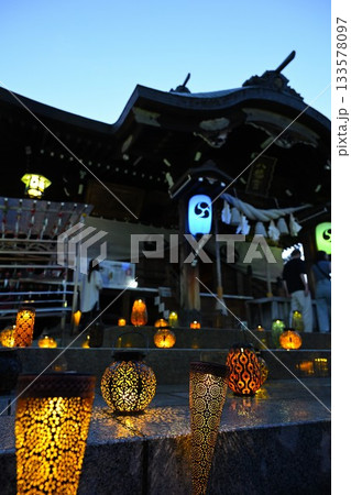 泉八幡宮を彩る幻想的なあかりのイベント(新潟県) 泉八幡宮を彩る幻想的なあかりのイベント(新潟県) 133578097