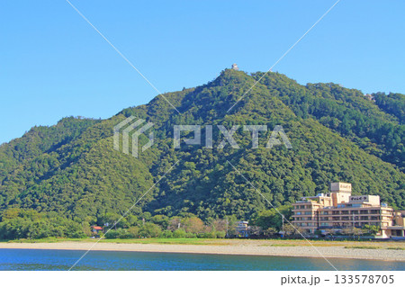 岐阜県岐阜市、長良川と金華山の風景 岐阜県岐阜市、長良川と金華山の風景 133578705