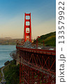 アメリカ　サンフランシスコのゴールデンゲートブリッジと夕焼け 133579922