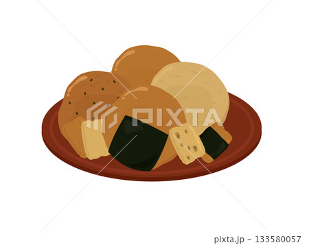 お皿に盛った煎餅 133580057