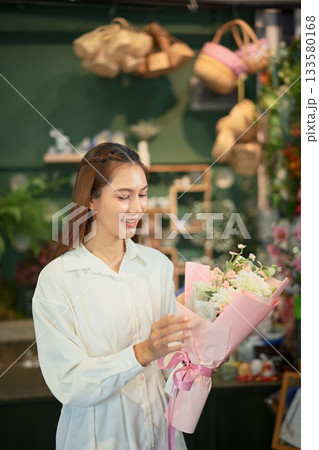 Florist woman selects flowers for making bouquet Florist woman selects flowers for making bouquet 133580168