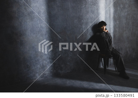 男性のポートレート 133580491