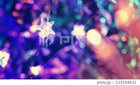 星型の電飾　カラフルで美しい光の写真　幻想的なイルミネーション　冬　玉ボケ 133584632