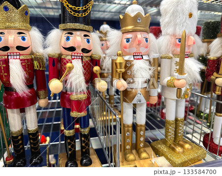 Christmas tin soldiers lined up on store shelf. 133584700
