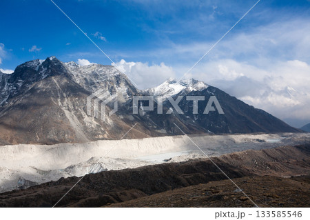 Mountains landscape near Lobuche pass, EBC trekking, Nepal 133585546