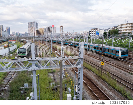 【京浜東北線】早朝の東京方面へ向かう列車 133587036