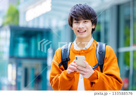 大学生　スマホ 133588576