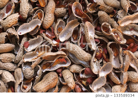 Peanuts shells Peanuts shells 133589334