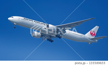 日本航空(JAL)のボーイング777-300ER型旅客機 133589833