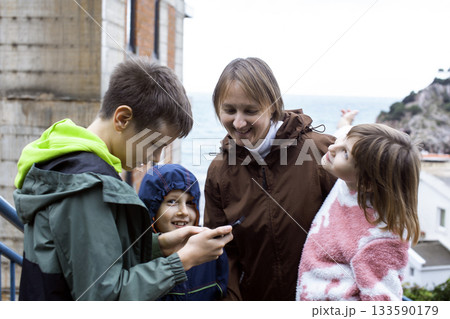 mother with children shooting on phone outside, happy memory, lifestyle people concept 133590179