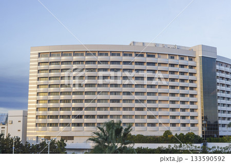 舞浜エリアの大型ホテル外観（朝の風景） 133590592