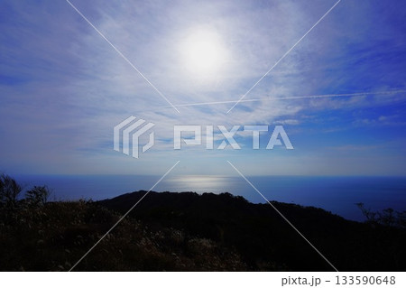 金華山稜線からの太平洋と日暈 金華山稜線からの太平洋と日暈 133590648