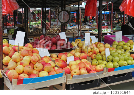 Green market 133591644