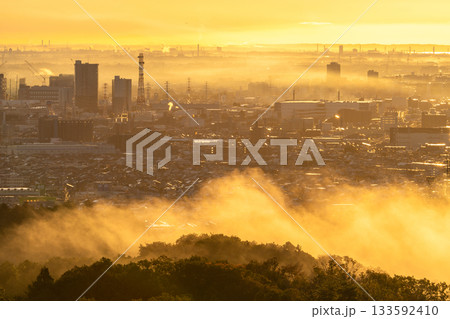 《神奈川県》朝靄の都市風景 《神奈川県》朝靄の都市風景 133592410