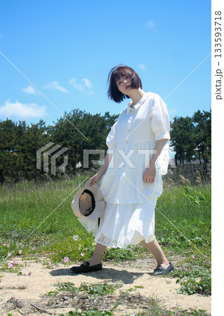 公園で遊ぶ女の子 133593718