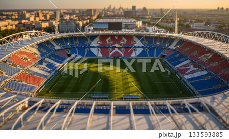 黄金の朝光に包まれるサッカースタジアム 133593885