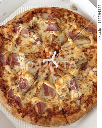 A delicious pizza with a golden crust, melted cheese, and savory toppings. Perfect for food-related designs, menus, or Italian-themed projects, capturing the essence of a classic comfort dish. A delicious pizza with a golden crust, melted cheese, and savory toppings. Perfect for food-related designs, menus, or Italian-themed projects, capturing the essence of a classic comfort dish. 133594325