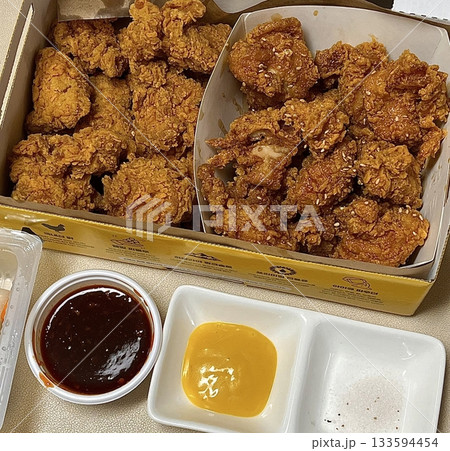 Crispy fried chicken with golden, crunchy skin and juicy, tender meat. A delicious and savory dish, perfect for any meal, served with dipping sauces or side dishes for extra flavor! 133594454