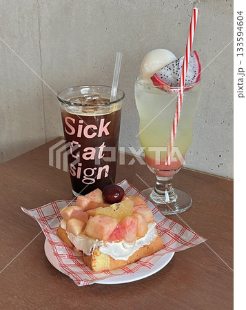 Light and creamy desserts with delicate layers, fresh fruits, and rich flavors, paired with refreshing sweet drinks. A perfect café treat for a delightful and indulgent experience. Light and creamy desserts with delicate layers, fresh fruits, and rich flavors, paired with refreshing sweet drinks. A perfect café treat for a delightful and indulgent experience. 133594604