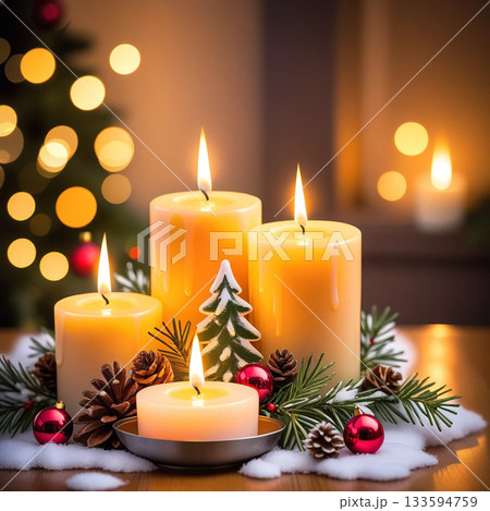 キラキラしたキャンドルとキャンドルのクリスマスツリー 133594759