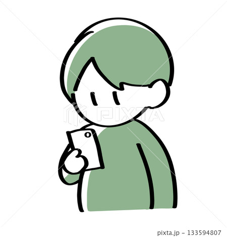 スマホを操作する男の子のイラスト スマホを操作する男の子のイラスト 133594807