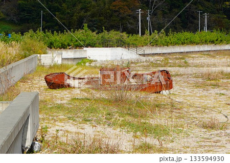 気仙沼大島の田中浜の廃船 133594930