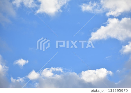 青空に浮かぶ雲 青空に浮かぶ雲 133595970