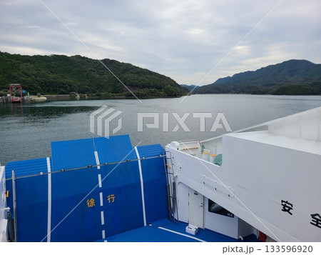 天草行きカーフェリー獅子島片側(かたそば)沖合の風景 天草行きカーフェリー獅子島片側(かたそば)沖合の風景 133596920