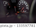 車のメーターパネル 133597781