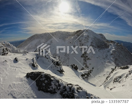 冬季岩木山の鳥海山と太陽 冬季岩木山の鳥海山と太陽 133597787