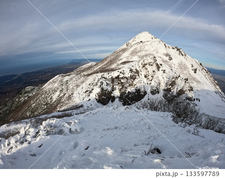 鳥海山からの冬季岩木山 133597789